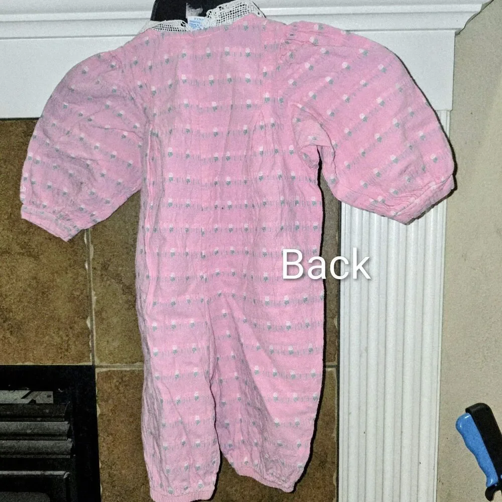 Oshkosh 2001 3/6m Vintage Pink All Over Tiny Flowers Button Lace Collar Romper